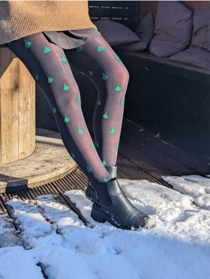 Pretty Polly christmas tree tights in the snow
